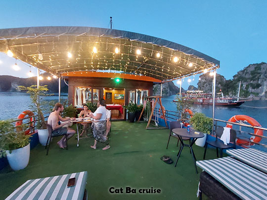 10-cat-ba-cruise-vietnam.jpg