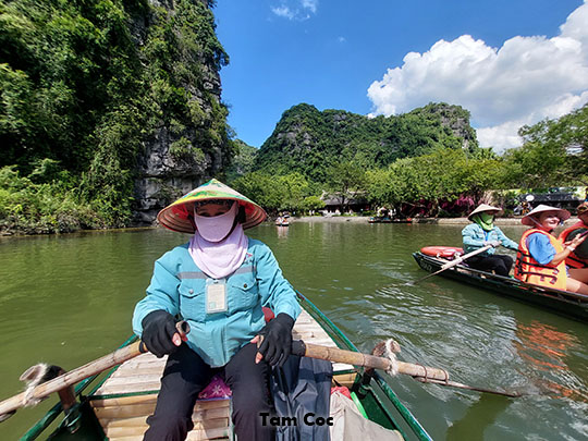 14-tam-coc-river-kayaking.jpg