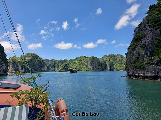 7-cat-ba-bay-vietnam.jpg