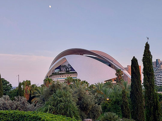 Valencia_city_of_art_and_science_july_sunset.jpg